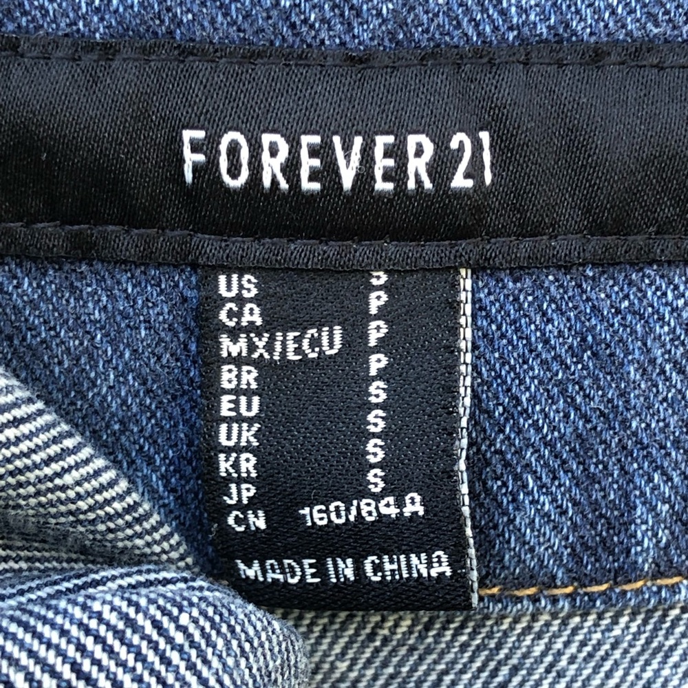 FOREVER 21 DISTRESSED JEAN JACKET SIZE SMALL - Picture 5 of 12